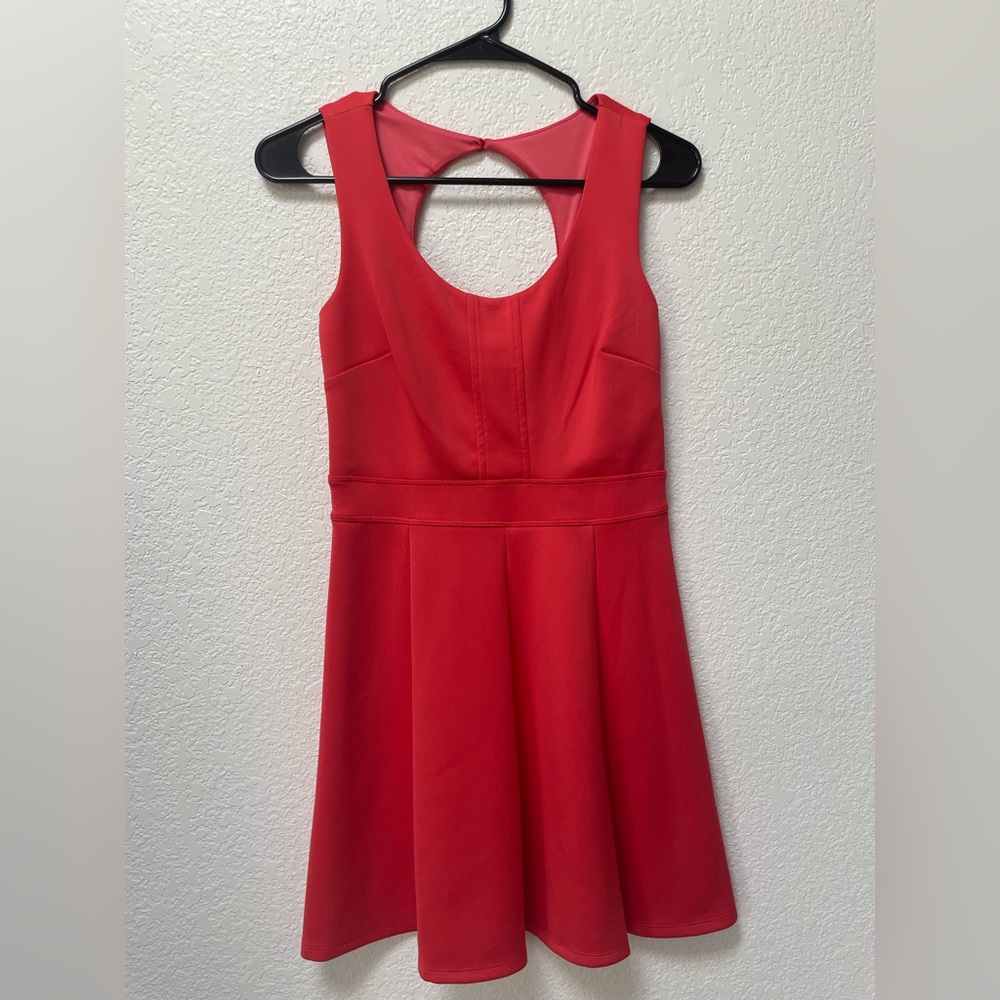 Elegant Coral Sleeveless Scoop Neck Dress